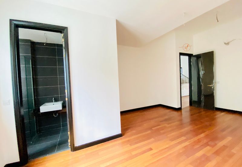 Duta Villa, Setia Alam