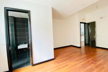 Duta Villa, Setia Alam