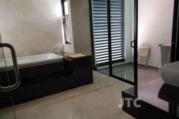 Duta Villa, Setia Alam