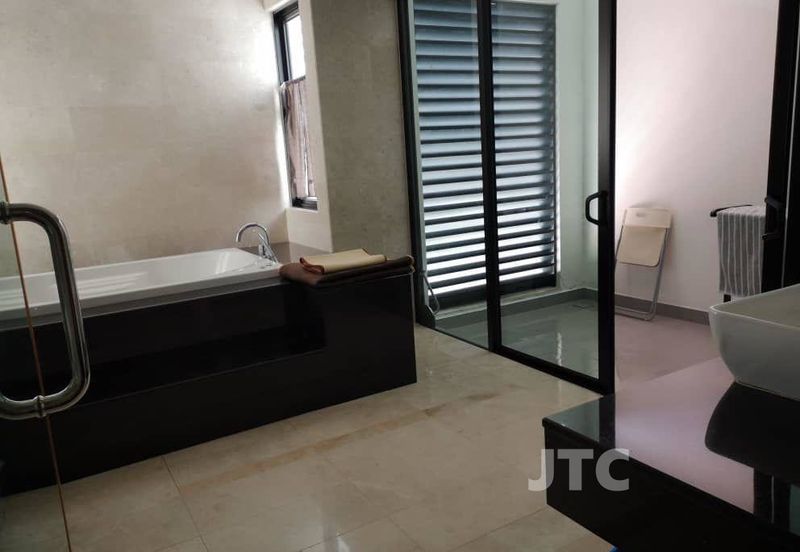 Duta Villa, Setia Alam