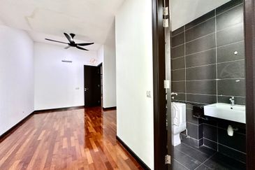 Duta Villa, Setia Alam