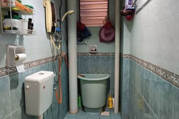 Vista perdana apartment For Sale in Butterworth 936sqft 3r2b Leasehold Renovated !! Good Location Best Selling.