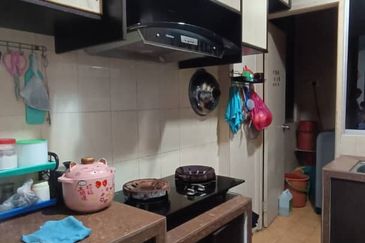 Vista perdana apartment For Sale in Butterworth 936sqft 3r2b Leasehold Renovated !! Good Location Best Selling.