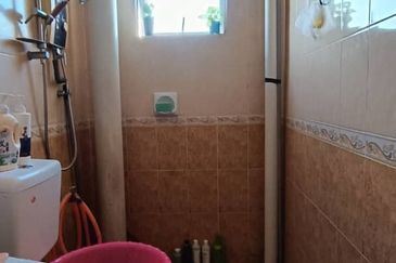 Vista perdana apartment For Sale in Butterworth 936sqft 3r2b Leasehold Renovated !! Good Location Best Selling.