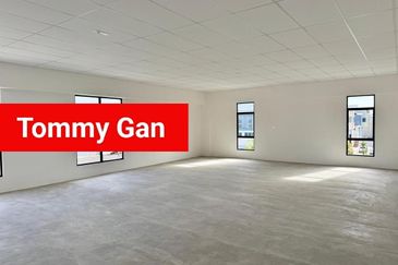 Brand New Light 4,935sqft Palmera Industry Corner unit For Rent | 全新轻工业 4,935 平方英尺 Palmera 厂房角落单位 [出租] 