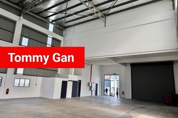 Brand New Light 4,935sqft Palmera Industry Corner unit For Rent | 全新轻工业 4,935 平方英尺 Palmera 厂房角落单位 [出租] 