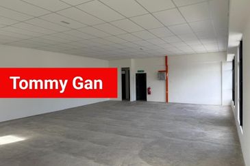 Brand New Light 4,935sqft Palmera Industry Corner unit For Rent | 全新轻工业 4,935 平方英尺 Palmera 厂房角落单位 [出租] 