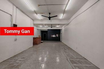 Pusat Perniagaan Alma