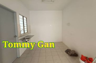 Batu Kawan @ Bandar Cassia Tengah 2.5-storey 1151sqft 4 Room For Rent