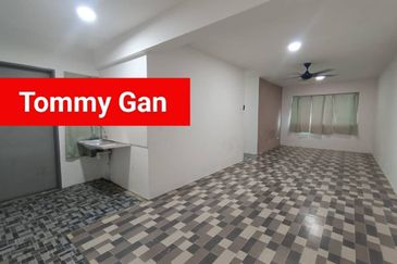 Pangsapuri Suria Apartment For Sale in Batu Kawan 800Sqft Leasehold Hot Renting