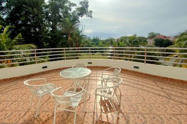 BUNGALOW IMPIAN GOLF AND COUNTRY CLUB KAJANG FREEHOLD 2.5 STOREY