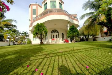 BUNGALOW IMPIAN GOLF AND COUNTRY CLUB KAJANG FREEHOLD 2.5 STOREY