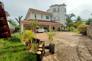BUNGALOW IMPIAN GOLF AND COUNTRY CLUB KAJANG FREEHOLD 2.5 STOREY