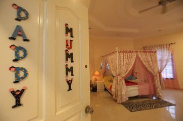 BUNGALOW IMPIAN GOLF AND COUNTRY CLUB KAJANG FREEHOLD 2.5 STOREY