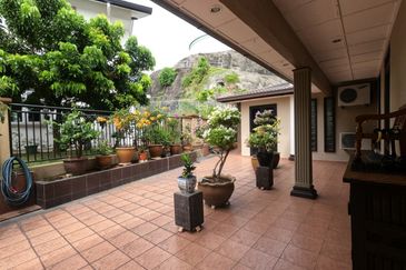 Jalan Suasana, Bandar Tun Hussein Onn