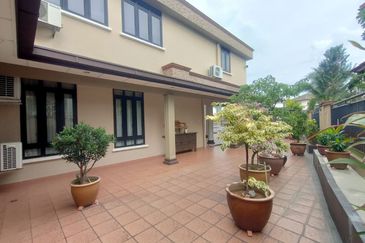 Jalan Suasana, Bandar Tun Hussein Onn