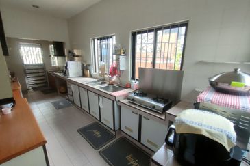 Jalan Suasana, Bandar Tun Hussein Onn