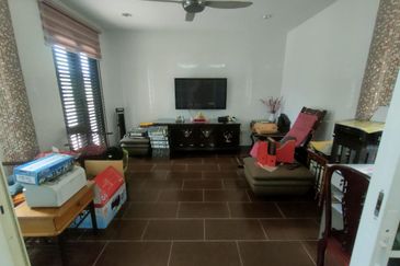 Jalan Suasana, Bandar Tun Hussein Onn