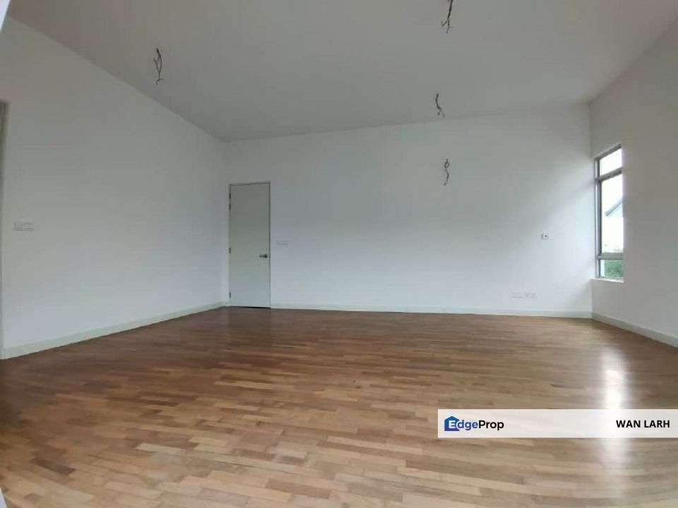 FREEHOLD 3 STOREY SEMI D 1080 RESIDENCE PUNCAK SAUJANA KAJANG, Selangor, Kajang