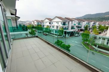 Puncak Saujana