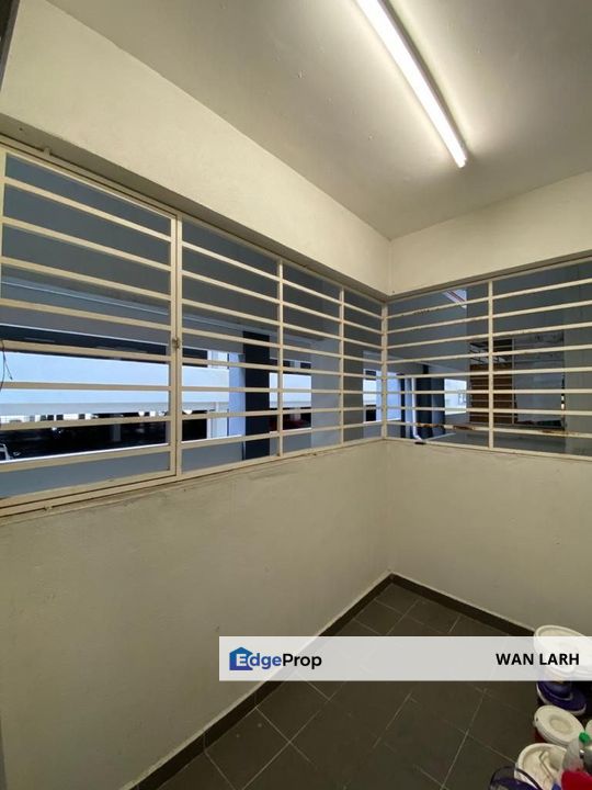GROUND FLOOR AND FACING POOL IVORY RESIDENCE CONDOMINIUM MUTIARA HEIGHT KAJANG, Selangor, Kajang