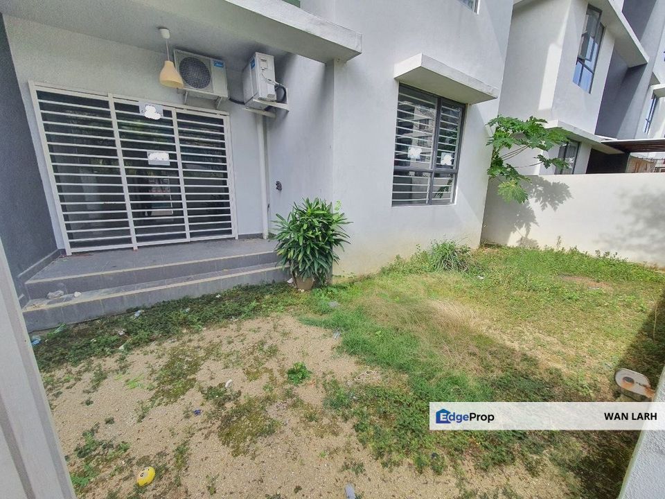 GROUND FLOOR AND FACING POOL IVORY RESIDENCE CONDOMINIUM MUTIARA HEIGHT KAJANG, Selangor, Kajang