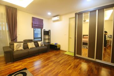 FULLY RENOVATED 3 STOREY SEMI D 1080 RESIDENCE PUNCAK SAUJANA KAJANG