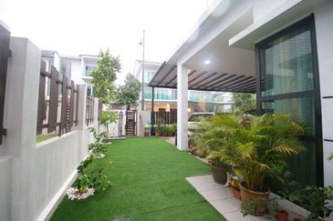 FULLY RENOVATED 3 STOREY SEMI D 1080 RESIDENCE PUNCAK SAUJANA KAJANG