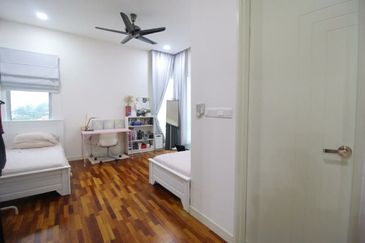 FULLY RENOVATED 3 STOREY SEMI D 1080 RESIDENCE PUNCAK SAUJANA KAJANG