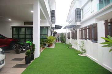 FULLY RENOVATED 3 STOREY SEMI D 1080 RESIDENCE PUNCAK SAUJANA KAJANG