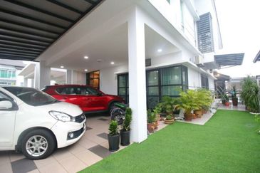 FULLY RENOVATED 3 STOREY SEMI D 1080 RESIDENCE PUNCAK SAUJANA KAJANG