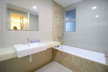 FULLY RENOVATED 3 STOREY SEMI D 1080 RESIDENCE PUNCAK SAUJANA KAJANG