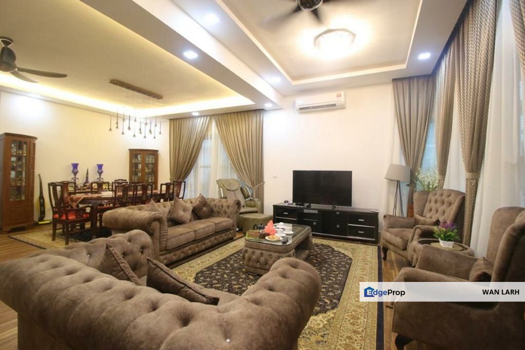 FULLY RENOVATED 3 STOREY SEMI D 1080 RESIDENCE PUNCAK SAUJANA KAJANG, Selangor, Kajang