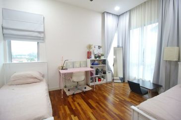 FULLY RENOVATED 3 STOREY SEMI D 1080 RESIDENCE PUNCAK SAUJANA KAJANG