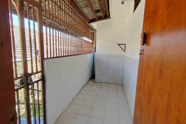 Jalan Suasana, Bandar Tun Hussein Onn