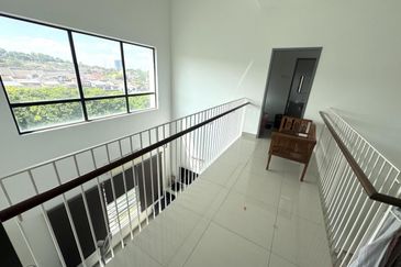 SL 8, Bandar Sungai Long