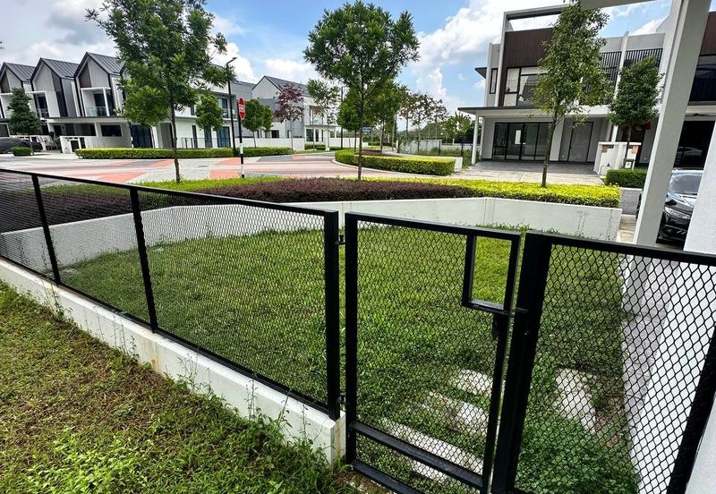 Luxura Residence @ twentyfive.7