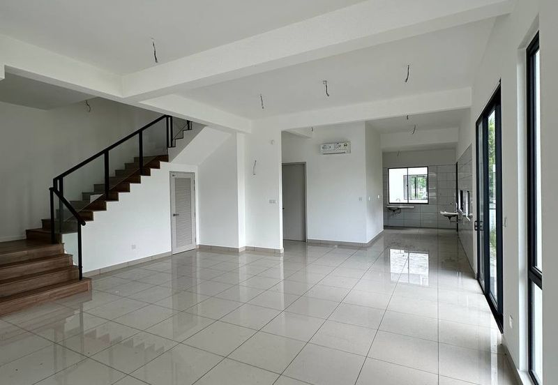 Luxura Residence @ twentyfive.7