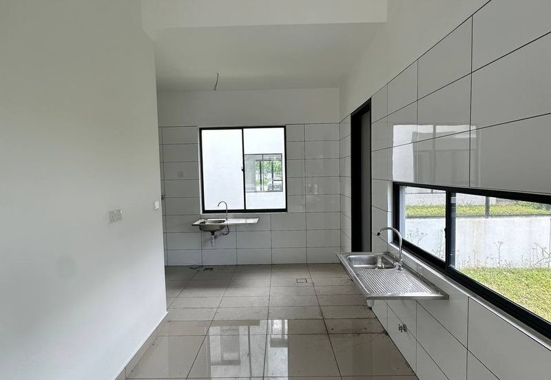 Luxura Residence @ twentyfive.7