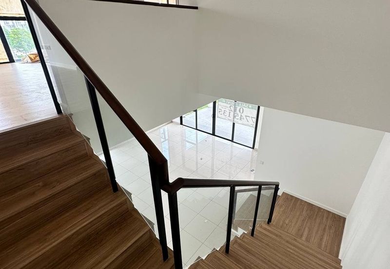 Luxura Residence @ twentyfive.7