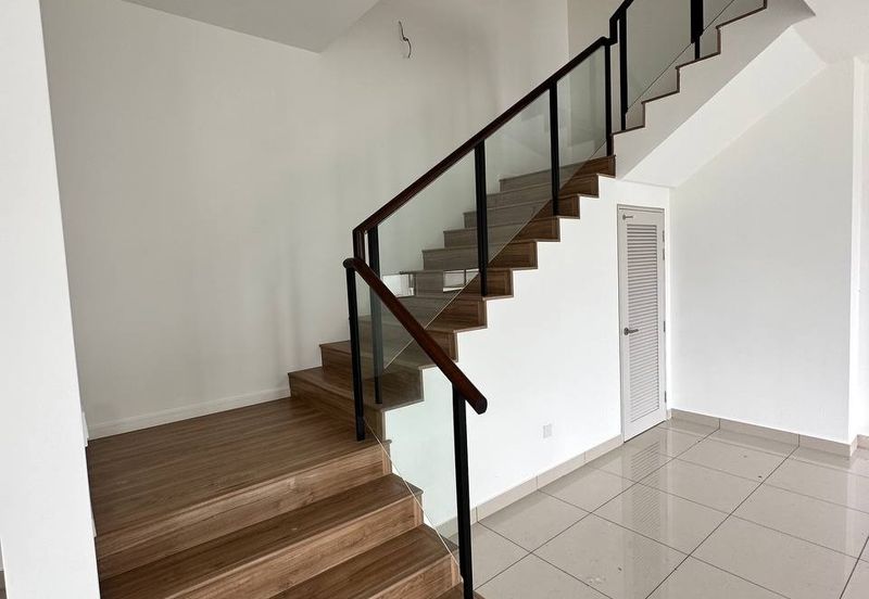 Luxura Residence @ twentyfive.7