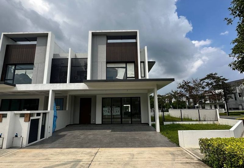 Luxura Residence @ twentyfive.7