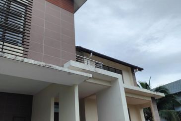 SPECIAL OFFER BIG SAFIRA BUNGALOW DOUBLE STOREY Subang Bestari