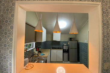 Jalan Pulau Angsa U10/2