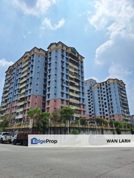 End Lot Unit Pangsapuri Cheras Utama, Cheras, Selangor with Balcony., Selangor, Cheras South