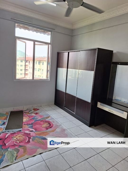 End Lot Unit Pangsapuri Cheras Utama, Cheras, Selangor with Balcony., Selangor, Cheras South
