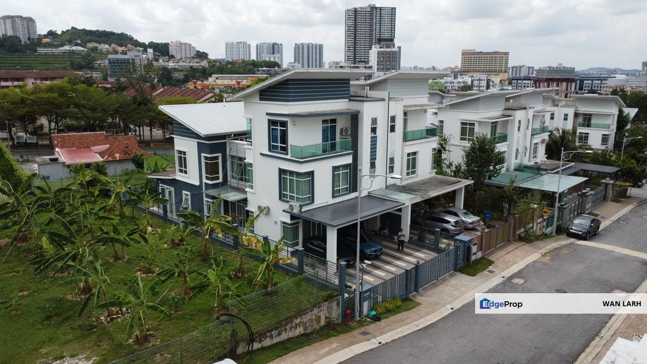 Endlot 2 1/2-Storey Semi-D in Sentosa Heights, Kajang, Selangor, Kajang