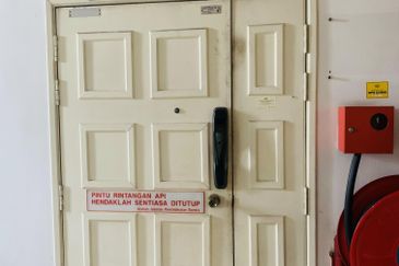 FOR SALE OFFICE UNIT SUBANG BUSINESS CENTRE