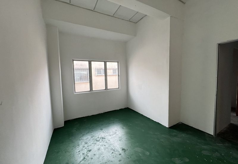 BATANG KALI Shoplot 22X70 with office FACING MAIN ROAD same row with MALIKAH MAJU