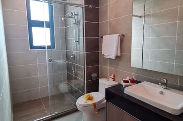 Hillcrest Heights (Puchong Heights)